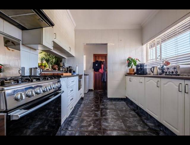 5 BEDROOM HOUSE FOR SALE IN RANDHART